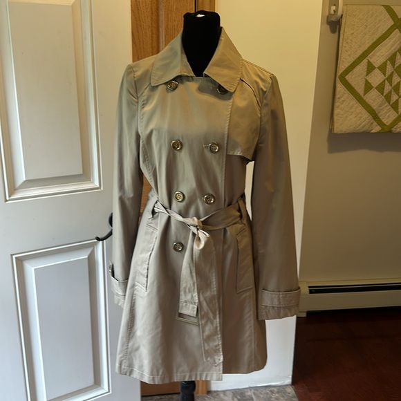 Colebrook Double Breasted, Belted 2 Pocket Trench Coat sz M - Picture 4 of 16